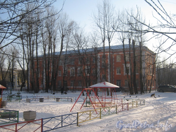 2-я Комсомольская ул., дом 3, корп. 2. Общий вид дома со двора. Фото январь 2011 г.