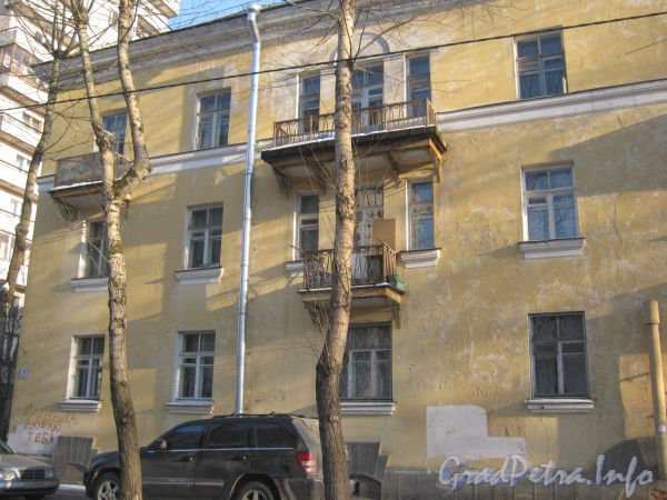 Ул. Летчика Пилютова, дом 4, корп. 1. Левая часть жилого дома. Фото январь 2011 г.
