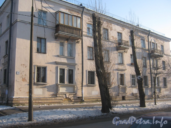 Ул. Летчика Пилютова, дом 8. Фасад дома со стороны ул. Лётчика Пилютова. Фото январь 2011 г.