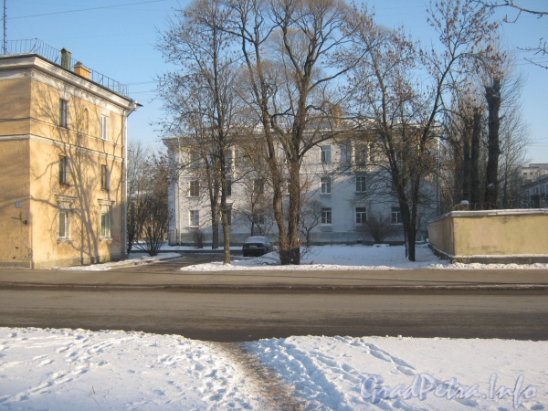 Ул. Летчика Пилютова, дом 24. Фасад со стороны ул. Лётчика Пилютова. Фото февраль 2012 г.