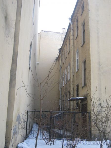 4-я Советская ул., дом 25. Закуток двора. Вид со двора 27 дома. Фото февраль 2012 г.