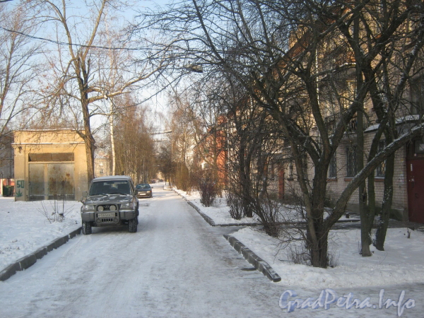 2-я Комсомольская ул., дом 27, корп. 1. Проезд вдоль двора дома. Фото февраль 2012 г.
