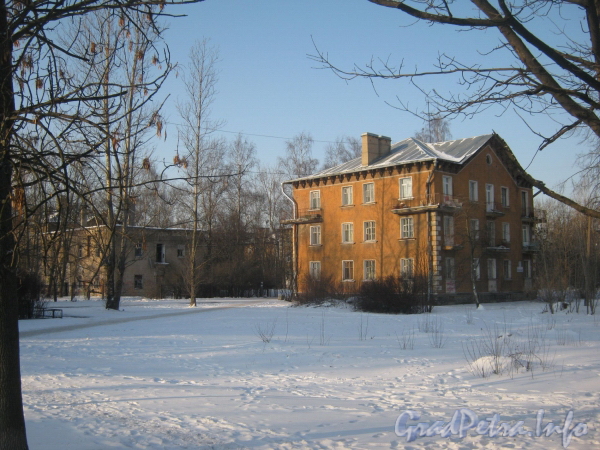 Общий вид дома. Пустырь на переднем плане был когда-то домом 23 корпус 1... Фото февраль 2012 г.