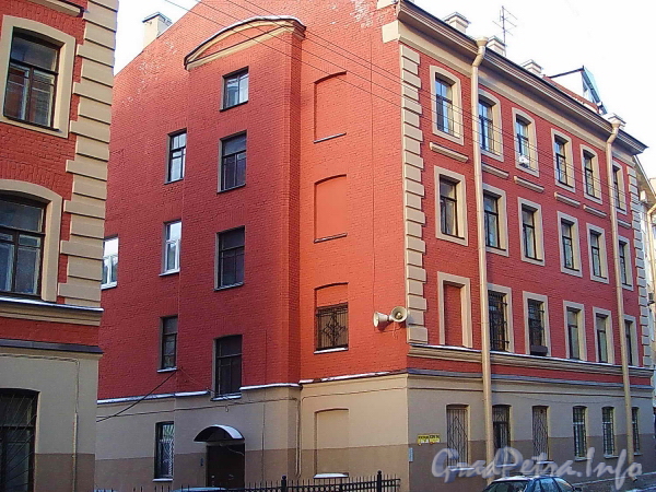 Ул. Чапаева, д. 10 (правая часть). Вид жилого дома после ремонта. Фото февраль 2012 г.