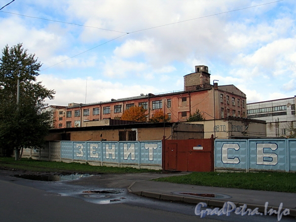 Ремесленная ул., д. 2. Производственные здания. Вид с Петровского проспекта. Фото октябрь 2011 г.