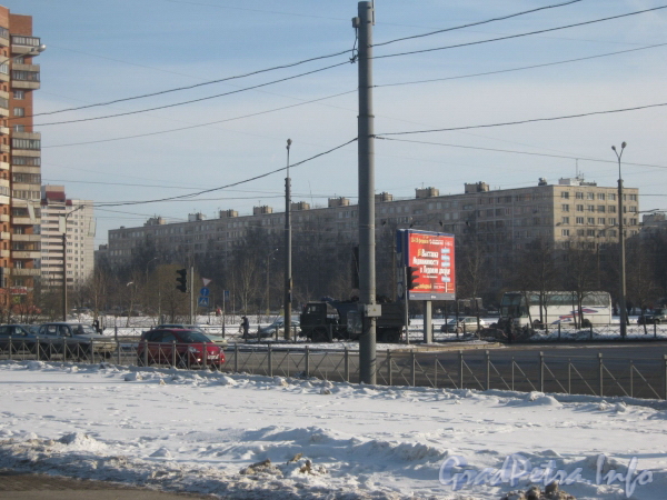 Коллонтай ул., 27, корп. 1. Общий вид дома со стороны Ледового дворца. Фото февраль 2012 г.