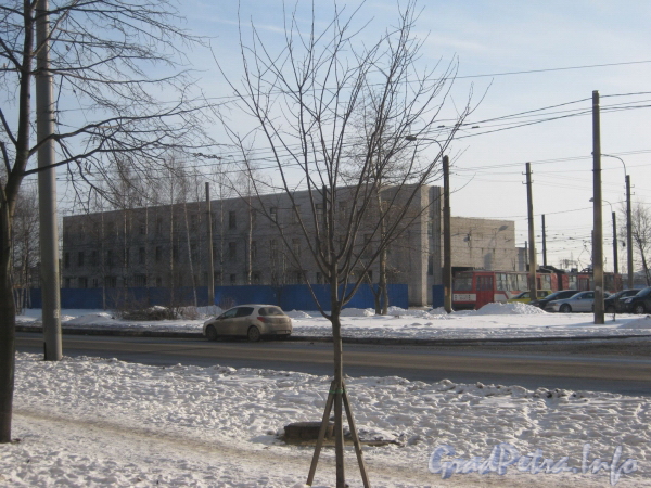 Хасанская ул., 9, лит. А. Общий вид со стороны дома 6 корпус 1. Фото февраль 2012 г.