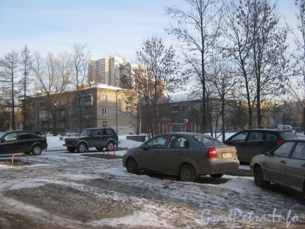 Отечественная ул., дом 4, корпус 2 (на переднем плане) и корпус 1 (позади него). Фото февраль 2012 г.