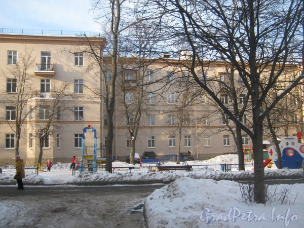 Ул. Коммуны, дом 58. Крыло дома по Ириновскому пр. Вид со двора. Фото февраль 2012 г.