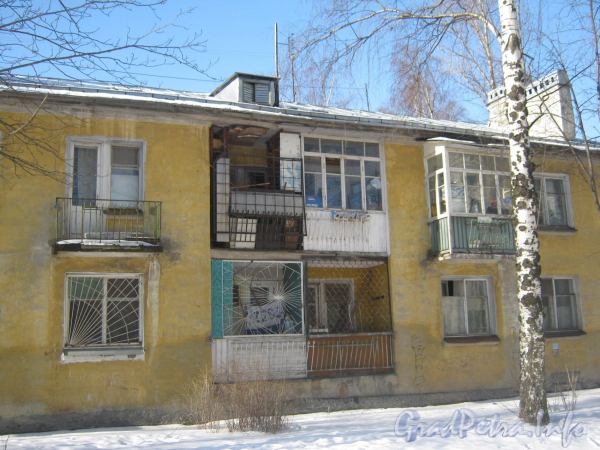 Ул. Тамбасова, дом 19, корп. 5. Балконные извращения жильцов дома. Вид со стороны сгоревшего дома 21 корпус 3. Фото февраль 2012 г.