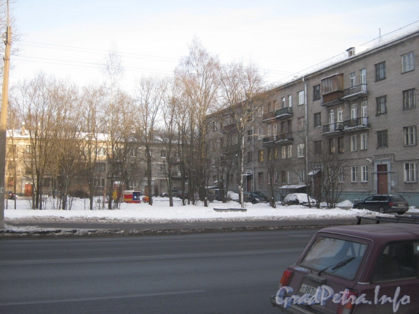 Ул. Коммуны, дом 51, корпус 1 (справа) и корпус 2 (слева). Фото февраль 2012 г. с ул. Коммуны.