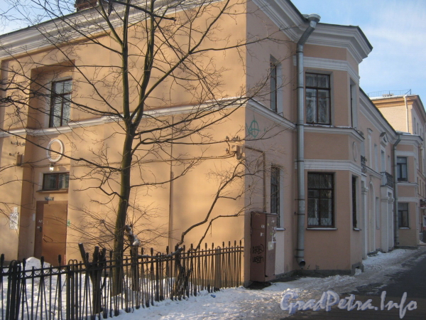 Ул. Коммуны, дом 56, корп. 1. Общий вид фасада со стороны ул. Коммуны. Фото февраль 2012 г.