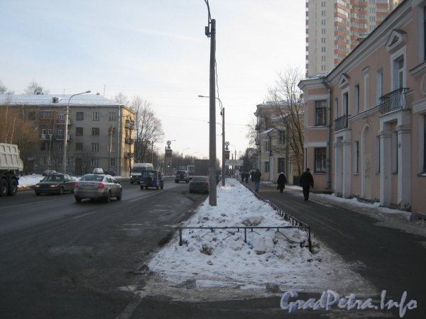 Перспектива ул. Коммуны от Ириновского пр. в сторону Триумфальных пилонов. Фото февраль 2012 г.
