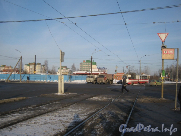 Новостройки на 2-ой и 6-ойжерновских улицах. Фото с трамвайной остановки перед ул. Коммуны на Ириновском пр., февраль 2012 г.