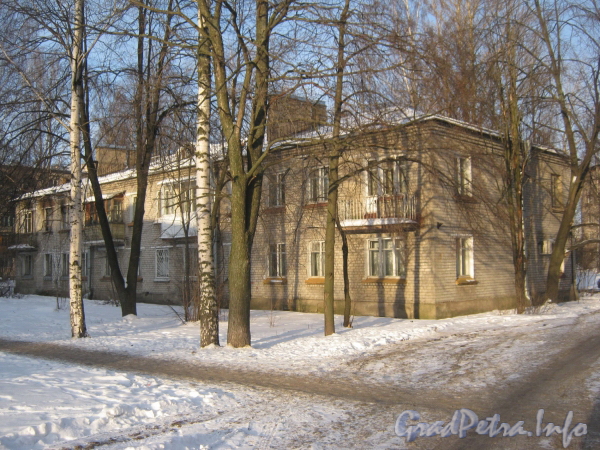 Ковалевская ул. дом 22, корп. 1. Общий вид со стороны дома 25. Фото февраль 2012 г.