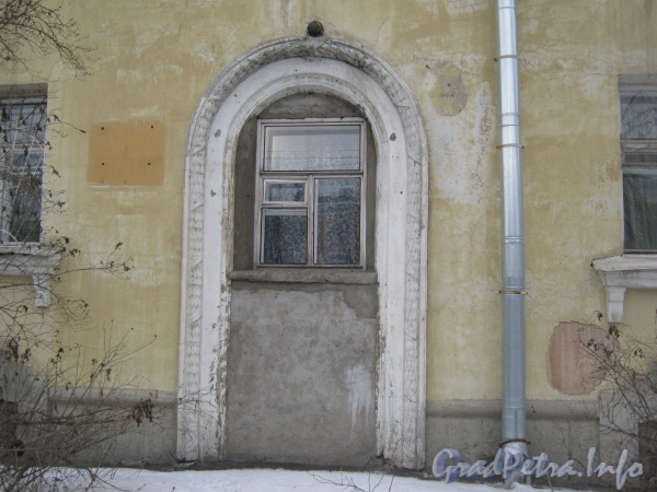 Ул. Белоусова, дом 29. Окно бельэтажа. Фото февраль 2012 г.