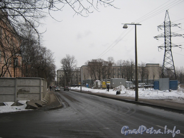 Перспектива Новоовсянниковской улицы от Севастопольской ул. в сторону пр. Стачек. Фото февраль 2012 г.