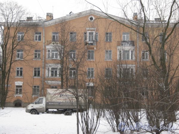 Ул. Белоусова, дом 22. Общий вид дома с противоположной стороны улицы. Фото февраль 2012 г.