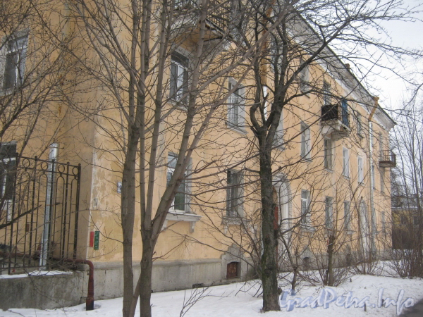 Ул. Белоусова, дом 27. Общий вид дома со стороны ул. Белоусова. Фото февраль 2012 г.