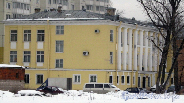 Ул. Зои Космодемьянской, дом 31. Общий вид здания со стороны трамвайного кольца. Фото февраль 2012 г.
