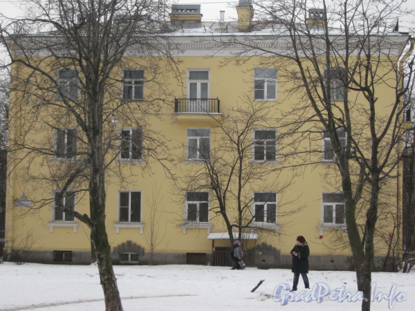 Ул. Белоусова, дом 20. Общий вид дома со стороны ул. Белоусова. Фото февраль 2012 г.