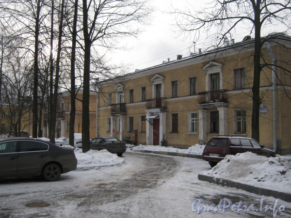 Севастопольская ул., дом 33. Вид жилого дома со стороны двора. Фото февраль 2012 г.