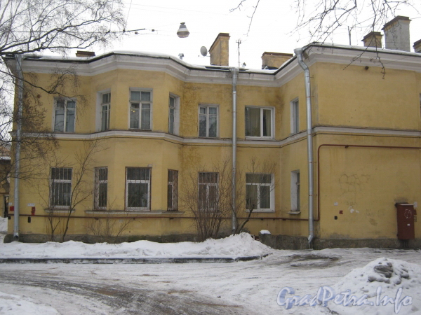 Ул. Белоусова, дом 17. Общий вид со стороны дома 37. Фото февраль 2012 г.