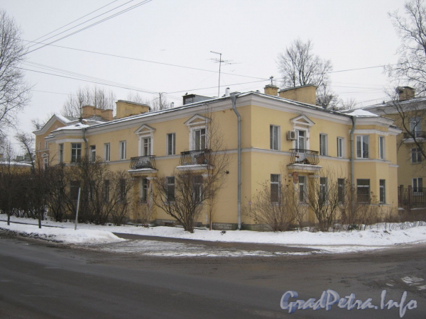 Ул. Белоусова, дом 18. Общий вид со стороны дома 17. Фото февраль 2012 г.