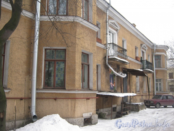 Севастопольская ул., дом 29. Фасад со стороны двора. Фото февраль 2012 г.