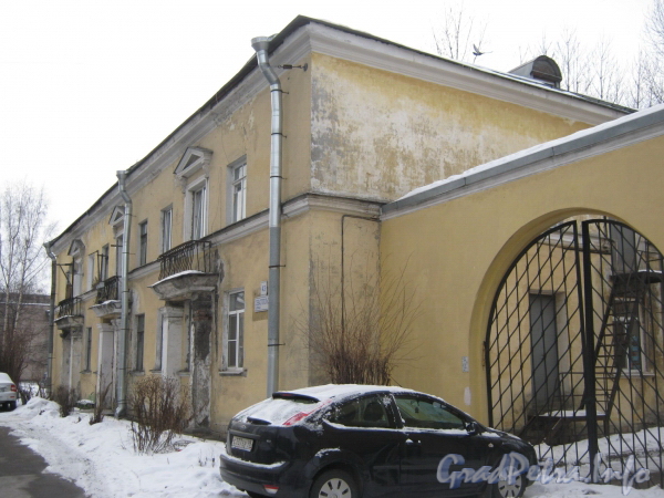 Севастопольская ул., дом 43. Общий вид со стороны дома 41. Фото февраль 2012 г.