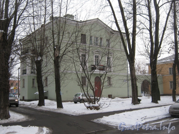 Севастопольская ул., дом 44. Общий вид со стороны дома 43. Фото февраль 2012 г.