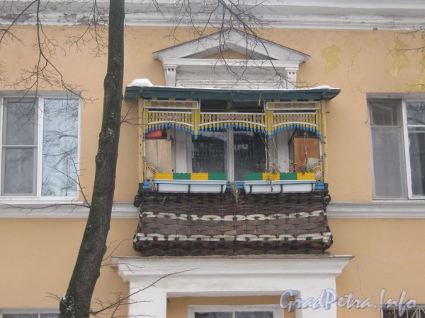 Севастопольская ул., дом 46. Один из балконов дома. Фото февраль 2012 г.