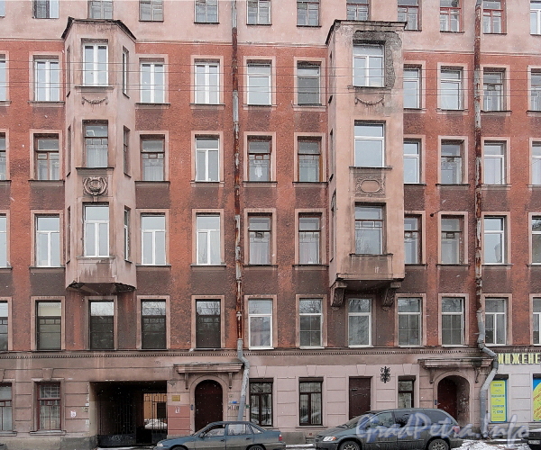 Улица Ленина, дом 50. Фрагмент фасада жилого дома. Фото март 2012 г.