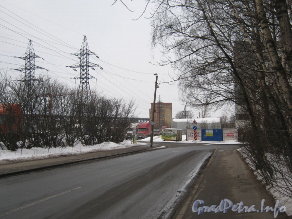 Новоовсянниковская улица от дома 21 в сторону Баррикадной ул. Фото февраль 2012 г.