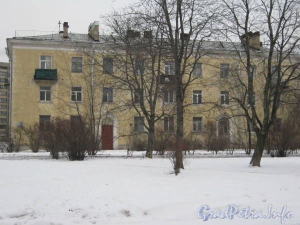 Ул. Белоусова, дом 29. Вид с противоположной стороны улицы. Фото февраль 2012 г.