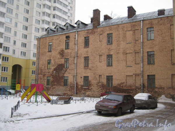 Ул. Зои Космодемьянской, дом 27. Общий вид со стороны дома 31. Фото февраль 2012 г.