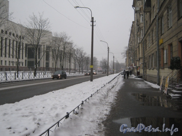 Бассейная улица на участке между Варшавской улицей и Московским проспектом. Фото февраль 2012 г.