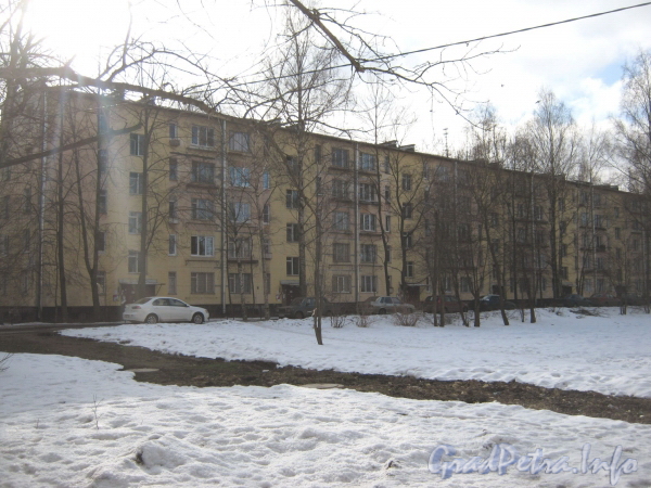 Ул. Тамбасова, дом 25, корп. 3 и пустырь перед ним,который когда-то был домом 25 корпус 4. Фото март 2012 г.