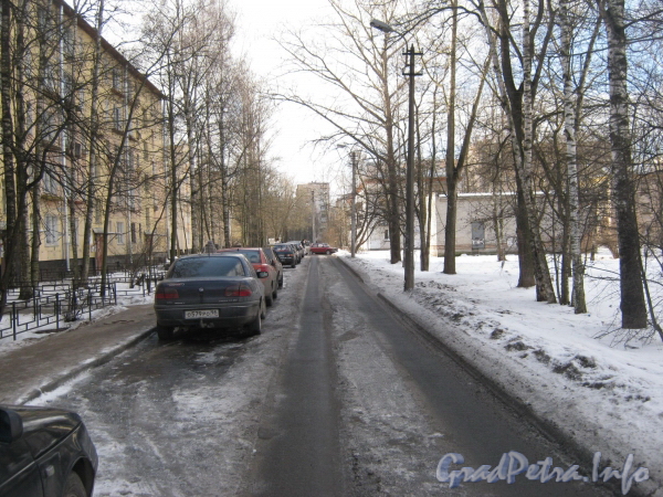 Ул. Тамбасова, дом 25, корп. 3. Проезд вдоль дома от ул. Тамбасова. Фото март 2012 г.