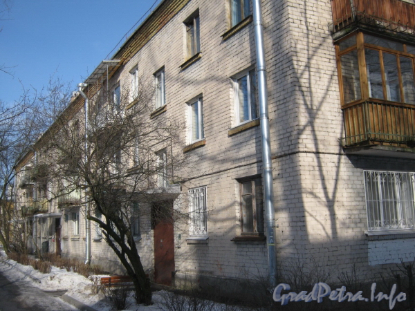 Ул. Тамбасова, дом 23, корп. 5. Общий вид со стороны дома 23 корпус 6. Фото март 2012 г.