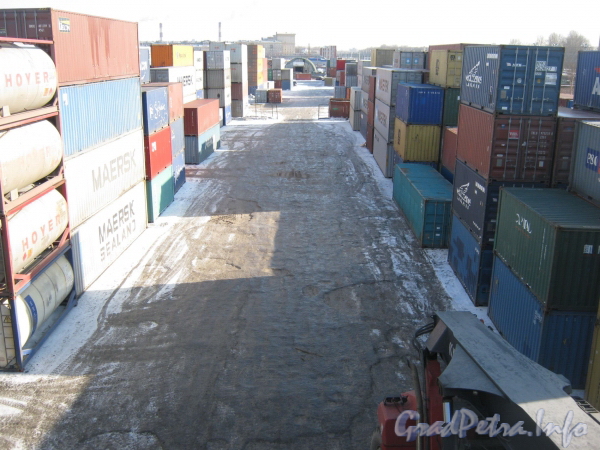 Проезд между контейнерами вид с путепровода пр. Маршала Жукова. Фото март 2012 г. 
