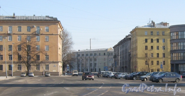 Перспектива ул. Швецова от по. Стачек в сторону Лермонтовского пер. Слева дом 4. Фото март 2012 г.