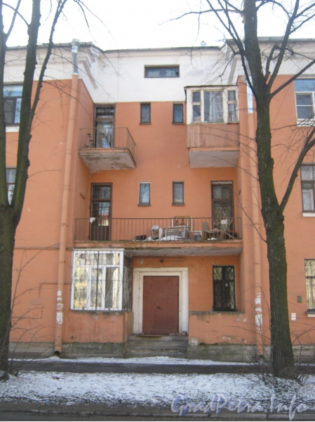 Тракторная ул., дом 12. Балконы. Общий вид с ул. Метростроевцев. Фото март 2012 г.