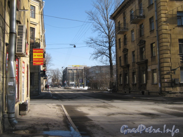 Перспектива Балтийской ул. от Молодёжного переулка в сторону ул. Маршала Говорова. Фото март 2012 г.