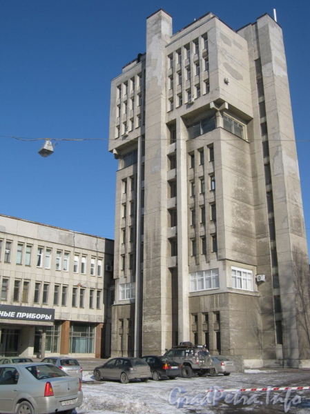 11-этажный корпус на углу ул. Балтийской и ул. Маршала Говорова. Общий вид с Балтийской ул. Фото март 2012 г.