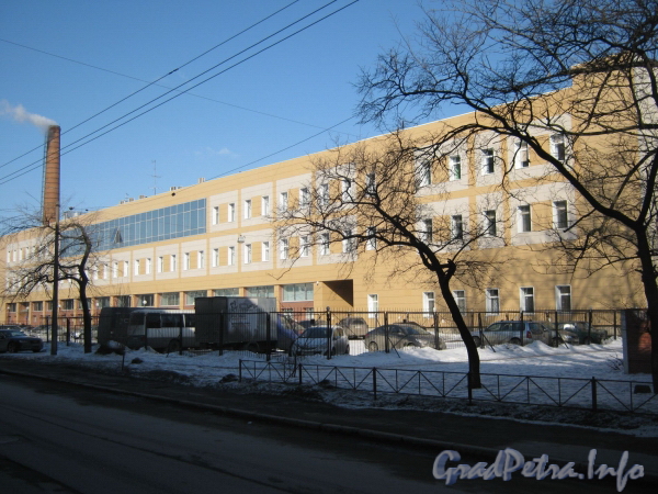Ул. Маршала Говорова, дом 52. 3-этажная часть здания. Фасад по Молодёжному пер. Фото март 2012 г.