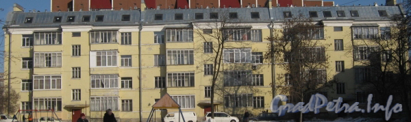 Тракторная ул., дом 15. Общий вид дома с Сивкова пер. Фото март 2012 г.