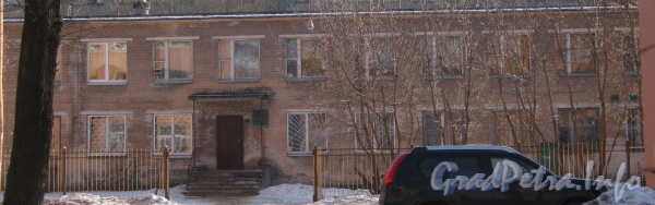Балтийская ул., дом 4. Вид с Тракторной ул. Фото март 2012 г.