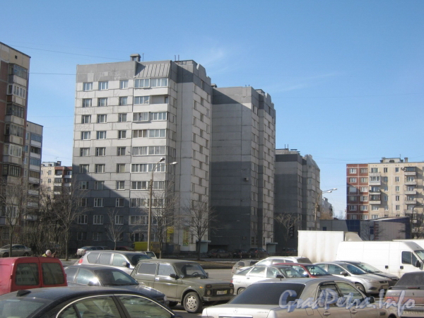 Ул. Маршала Захарова, дом 35, корп. 1. Общий вид жилого дома. Фото март 2012 г.