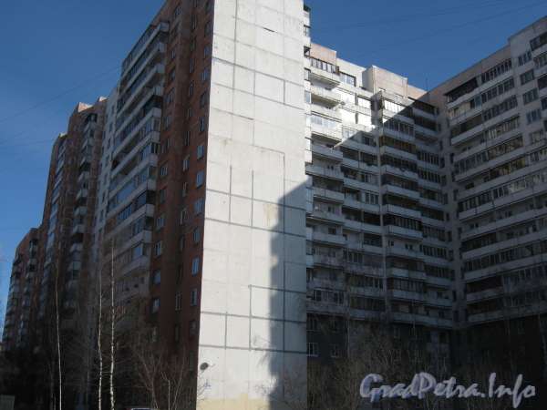 Ул. Маршала Захарова, дом 56. Общий вид жилого дома. Фото март 2012 г.